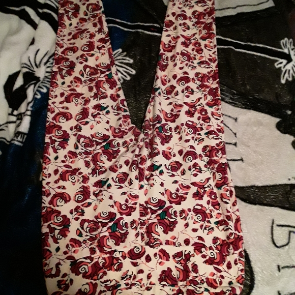 Lularoe tc rose print leggings. - Picture 4 of 13